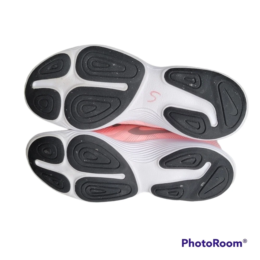 NIKE Girls Revolution 4 Sneakers - Picture 7 of 9